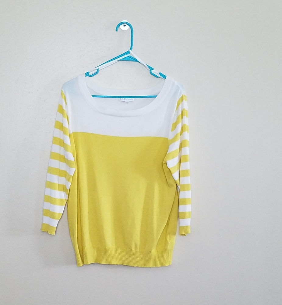 Sweater size XL yellow and white